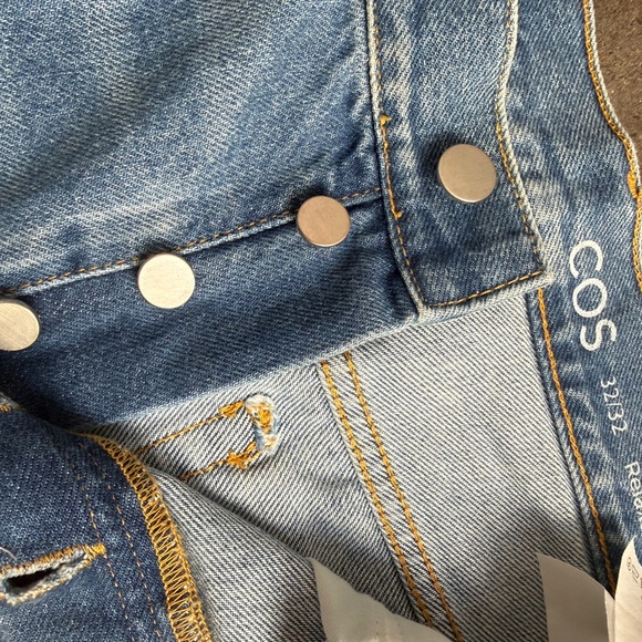 120$ Cos 32 X 32 Relaxed Mid Rise Straight Leg - Picture 11 of 11